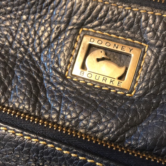 Dooney & Bourke crossbody - Picture 2 of 16